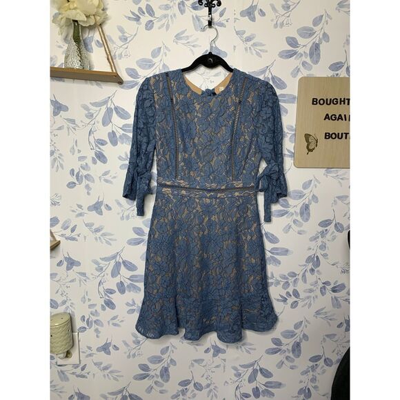 WAYF Lace Print Dress With Bell Sleeves NWT Size Small - Picture 2 of 6